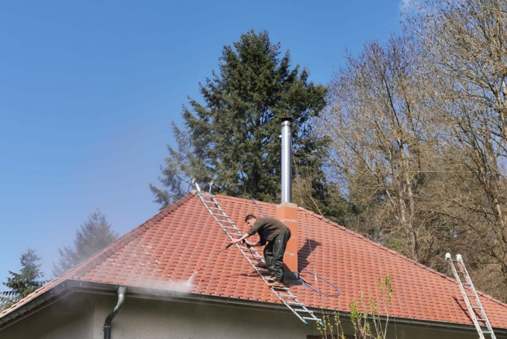 Nettoyage - Toiture, façade, peinture - Noel Reinhard Nettoyage - Toiture, façade, peinture - Noel Reinhard